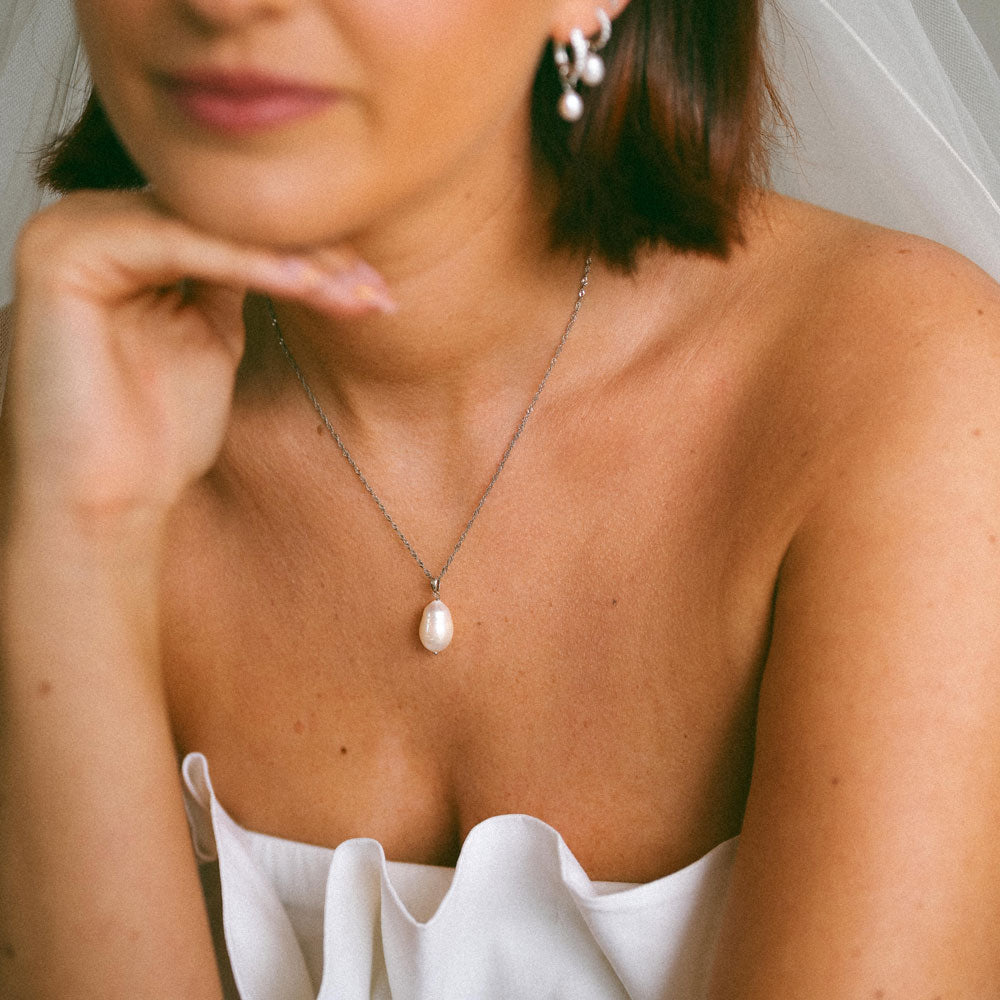 Ebb Pearl Pendant Necklace on Singapore Chain